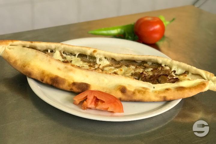 Pide with feta cheese - Brücke Restaurant