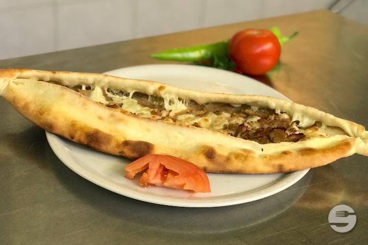 Pide with Sucuk - Brücke Restaurant