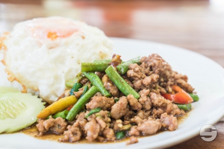 Pad Kra Pao mit Beilage nach Wahl - Ying's Thai Kitchen 2