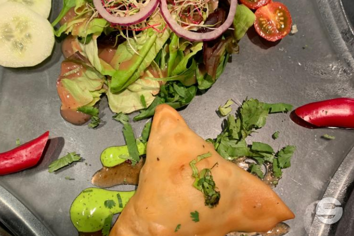 Chicken Samosa (2 Stück) - Indian Restaurant Luzern