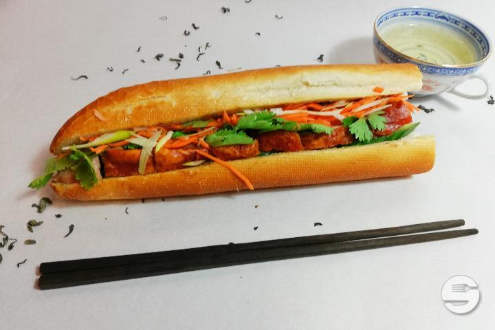 Bành Mi Heo Quay - Sandwich au porc laqué - Ha My
