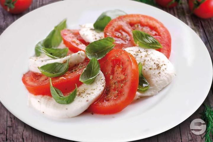 Caprese salad - Le Petit Lac
