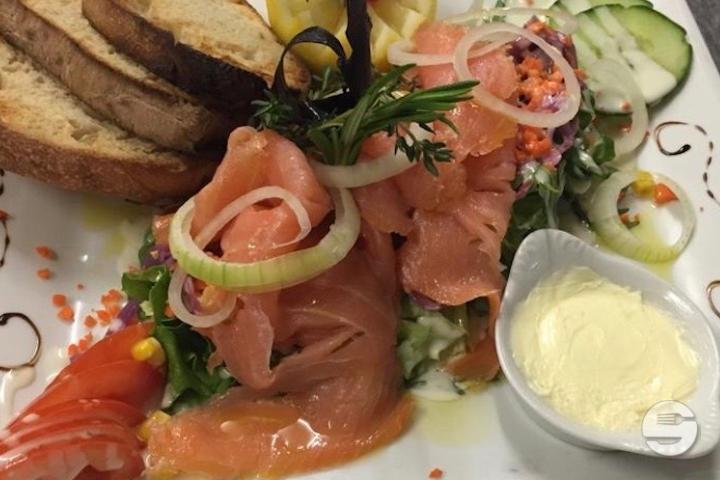 Homemade marinated salmon - Le Petit Lac