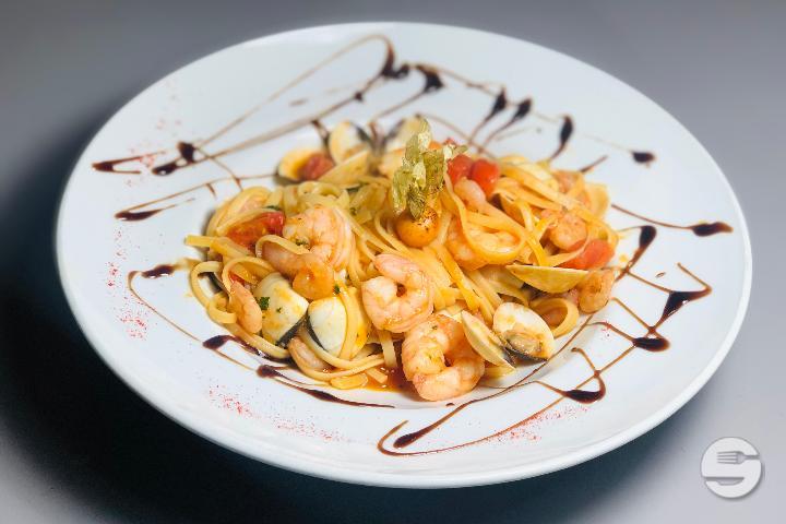 Sea food linguini - Beau Site Grill