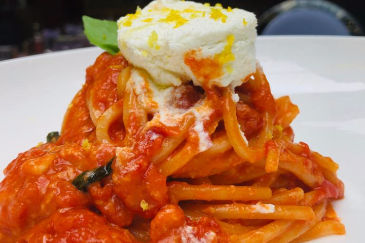 Spaghetto San Marzano, provolone del Monaco, ricotta e limone - ByLÙ by Luigia