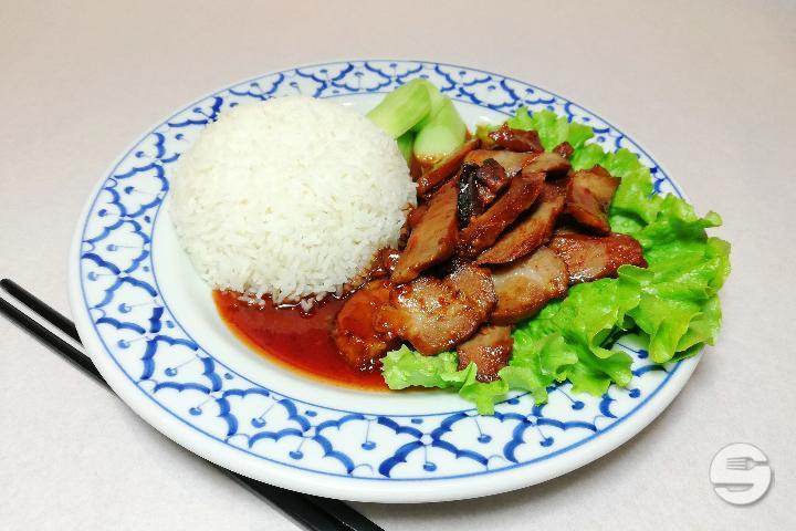 11A. Poulet laqué avec riz sur assiette - Tropicana