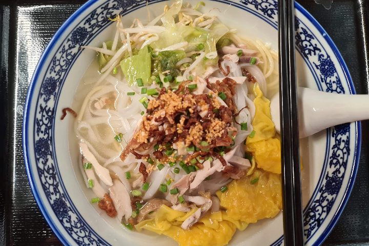 Ipoh shredded chicken rice noodle soup - Tropicana
