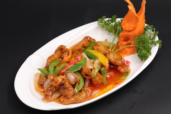 153. Crispy beef in a sweet and sour sauce - Les 4 Saisons