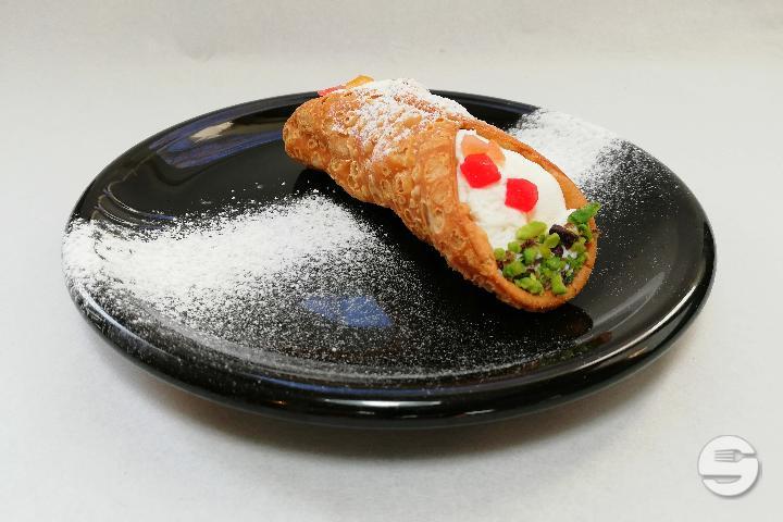 Cannoli Siciliani - Restaurant Pizzeria Sicily
