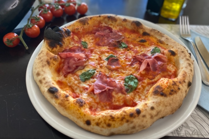 Margherita with cooked ham - Bellavista
