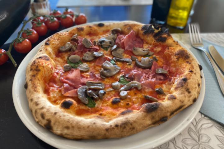 Margherita prosciutto e funghi - Bellavista