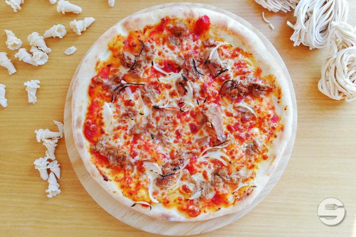 Pizza tuna & onion - Pastagram