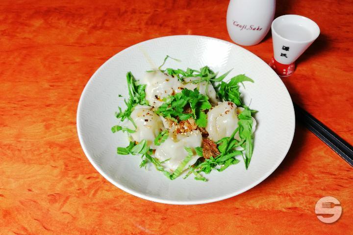 10 Pork ravioli with chives and Szechuan sauce - Hochi