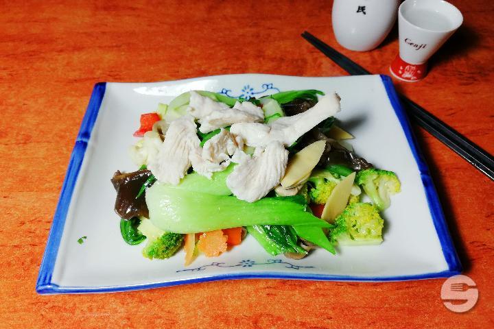 24 Poulet sauté aux légumes - Hochi