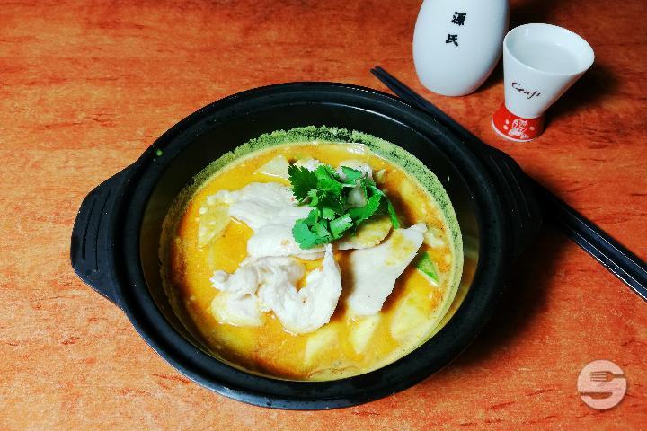 26 poulet au curry rouge - Hochi