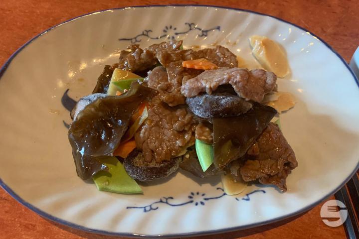 33 Boeuf aux pousses de bambou et champignons - Hochi