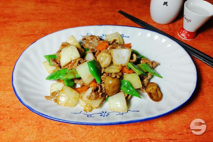 35 Boeuf aux oignons - Hochi