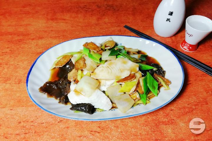 61 Filet de Tilapia au gingembre et oignons - Hochi