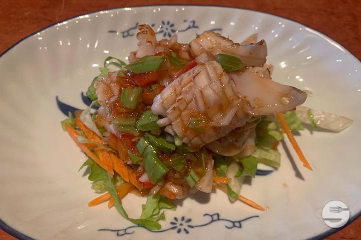 62 Calamars grillés avec sauce épicée et citronnelle - Hochi