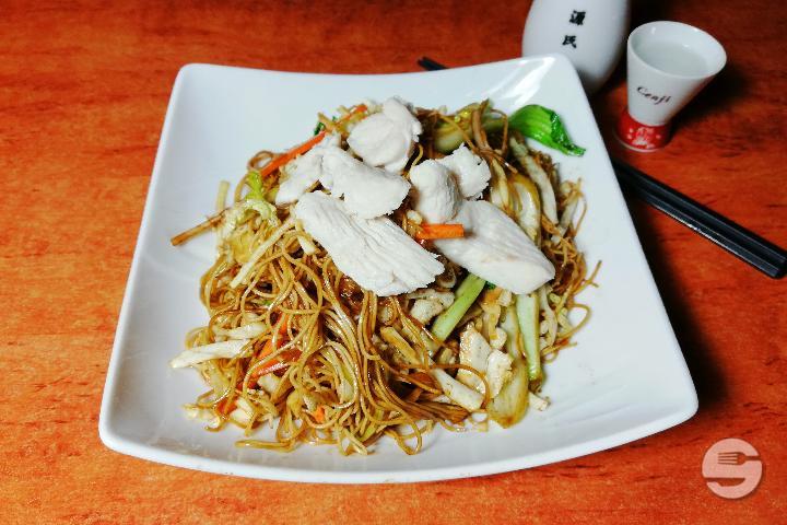 82 Nouilles sautées - Hochi