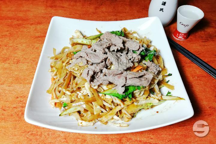 83 Pâtes de riz sautées au boeuf - Hochi