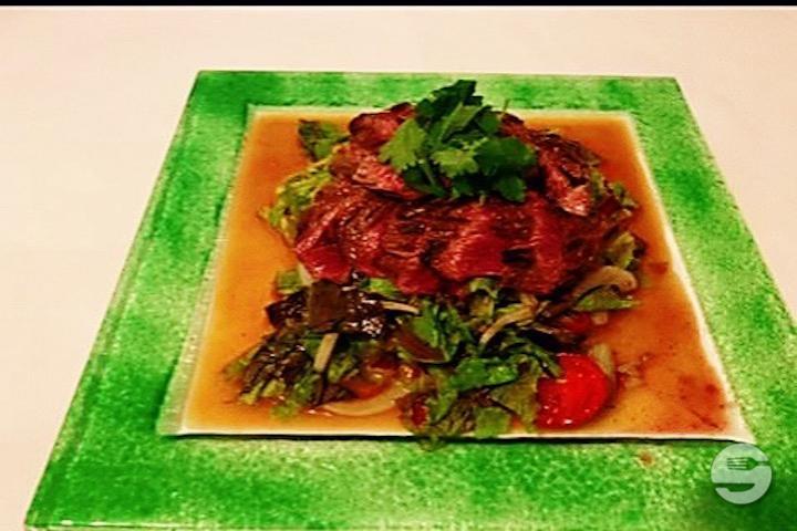 16 Thai style beef salad - Hochi