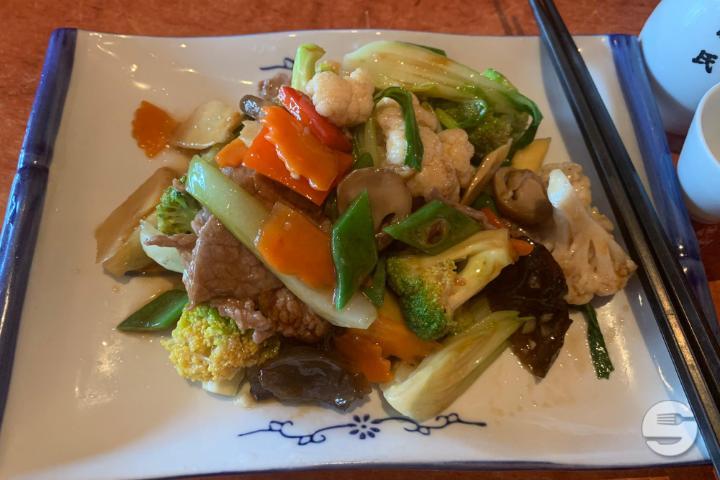 25 Beef with mixed vegetables - Hochi