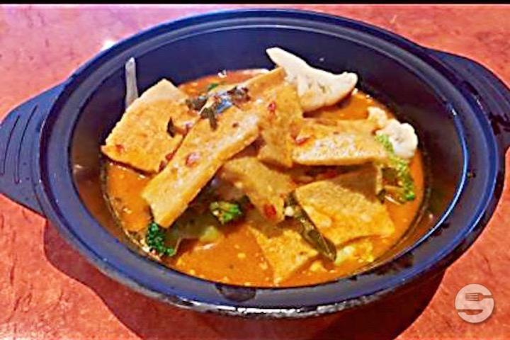 37 Stir-fried tofu with green curry and vegetables - Hochi