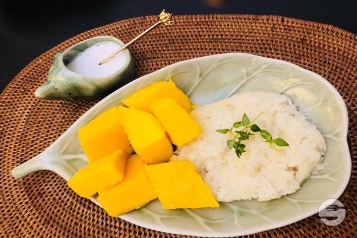 57 Sticky rice with fresh mango - Hochi