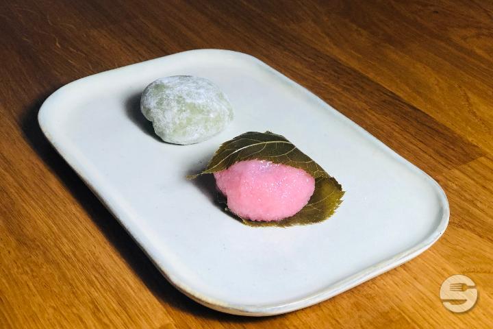 Sakura mochi & Daifuku - Gyoza No Ho