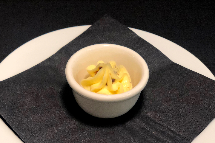 Beurre salé aux fleurs séchées - Le Boteco