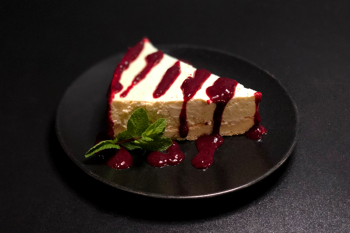 Cheesecake et coulis aux fruits rouges - Le Boteco