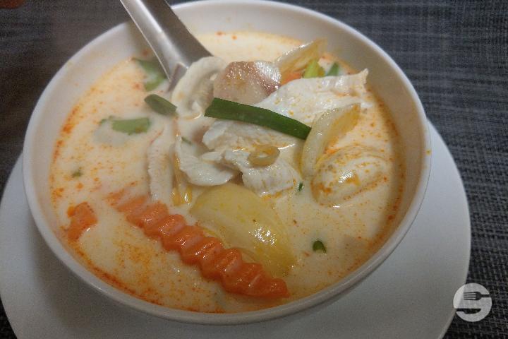 Soup with Chicken and Coconut Milk - Yak Thaï