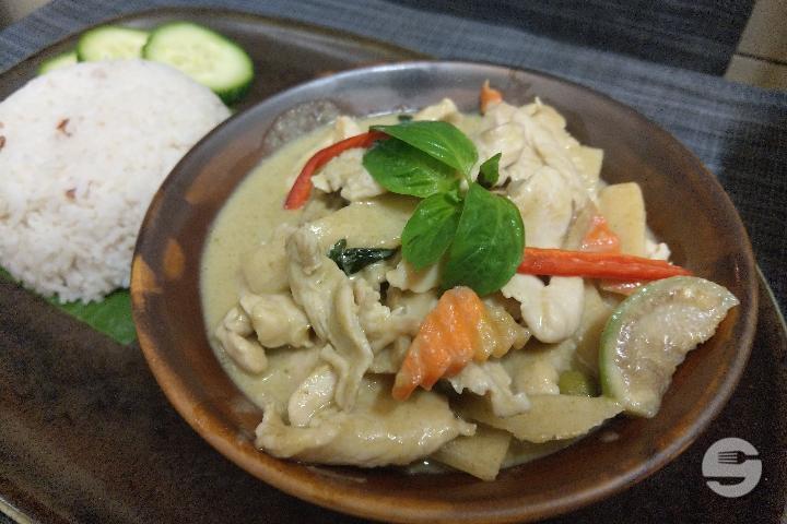 Green curry with chicken - Yak Thaï