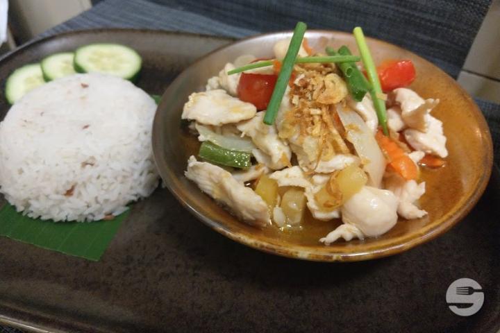 Chicken with Sweet and Sour Sauce - Yak Thaï