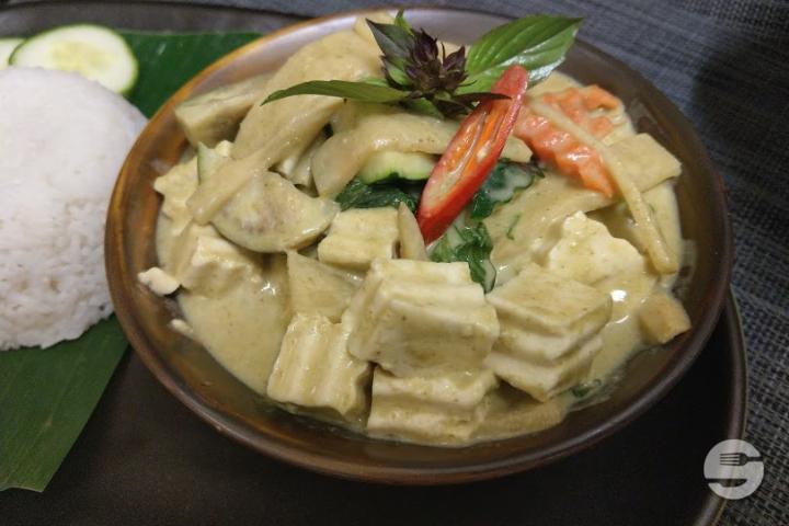 Green Curry with Tofu and Vegetables - Yak Thaï