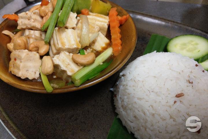Tofu Stir-Fried with Cashews - Yak Thaï