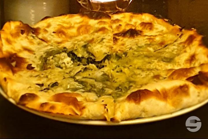 15. Cheese and Spinach Naan - Gourmindia
