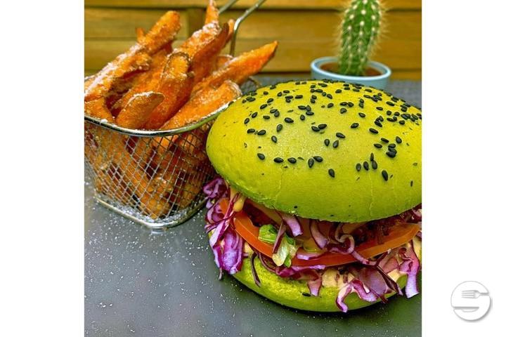 Le Sensas "She-Hulk" Burger - Envie Vegan