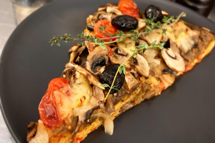 A slice of "Greenza" - Envie Vegan