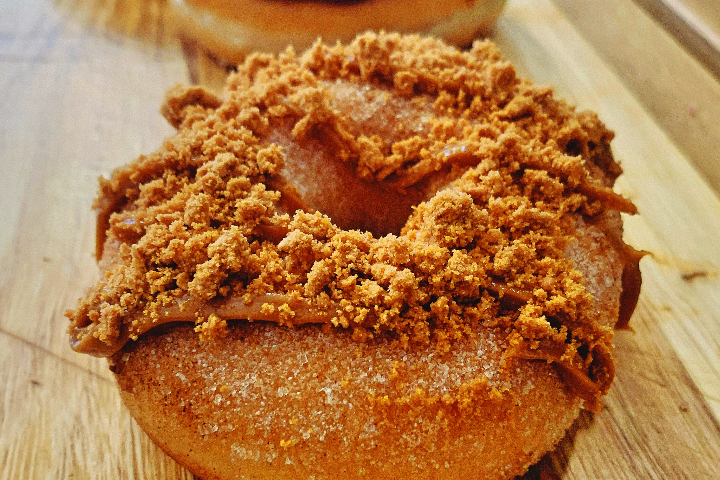 Donut Cannelle Spéculoos - Envie Vegan