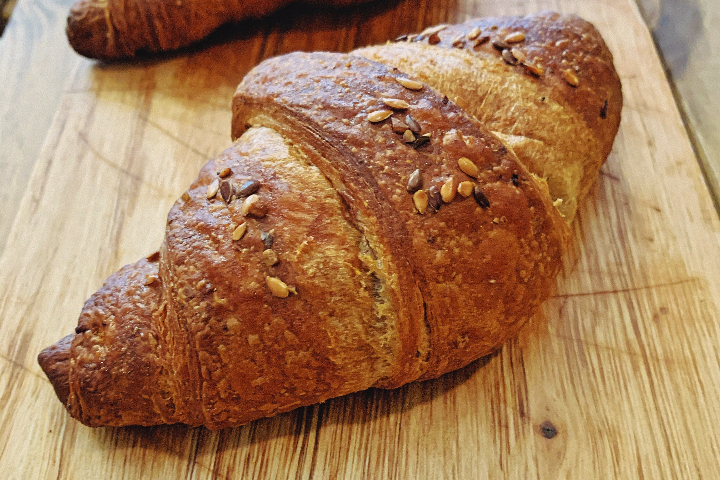 Croissant fourré confiture myrtille - Envie Vegan