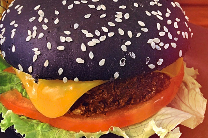 The Dark Knight burger uniquement - Envie Vegan