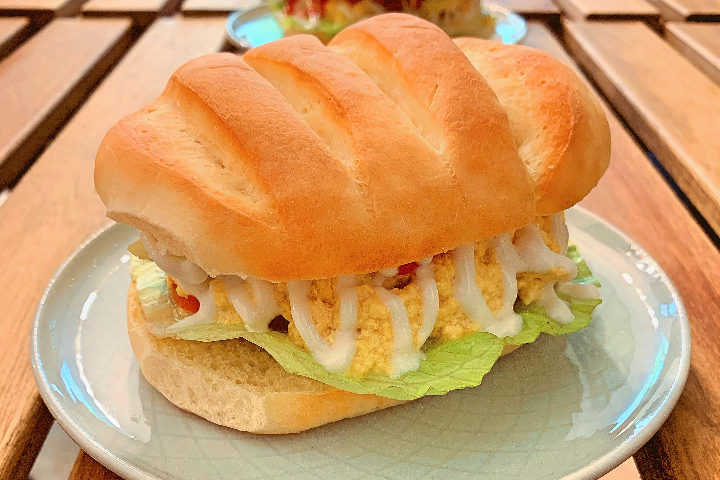 Le Breadfast au "T'oeufu" Brouillé - Envie Vegan