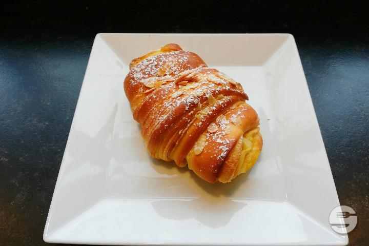 Croissant aux amandes et crème - Bessa