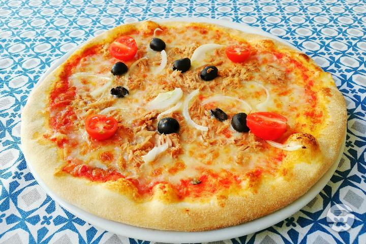 Tuna pizza - Brasserie De Tivoli