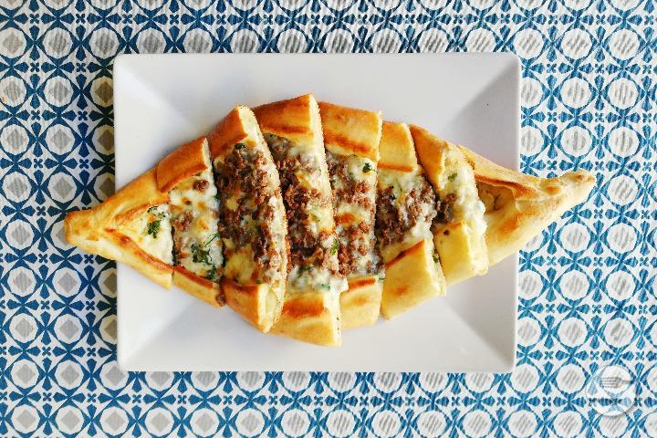 Pide with meat - Brasserie De Tivoli