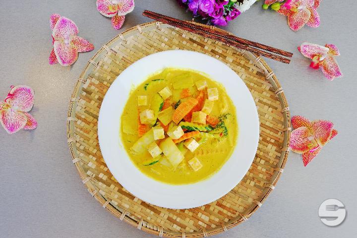 Tofu au curry jaune - OliMy Le Mont