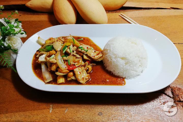 N18 Poulet Sauté aux noix de Cajou - Golden Mango