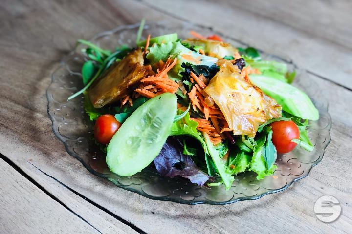 Salade de chèvre tiède au miel - Saveurs et Couleurs